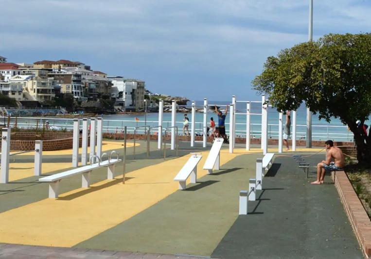 In The Heart Of Bondi, Stroll To The Beach Apartment Sydney Bagian luar foto