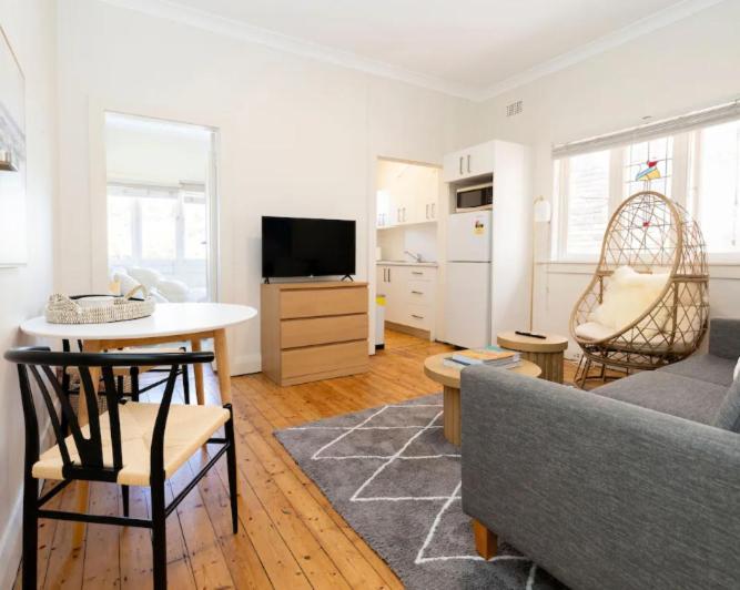 In The Heart Of Bondi, Stroll To The Beach Apartment Sydney Bagian luar foto